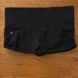 Shorty-short Lululemon spandex